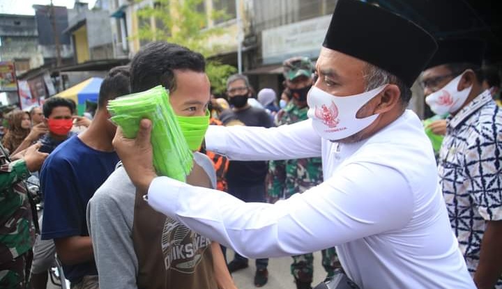 3000 Masker Diberikan Bupati Labuhanbatu Kepada Masyarakat Bilahilir