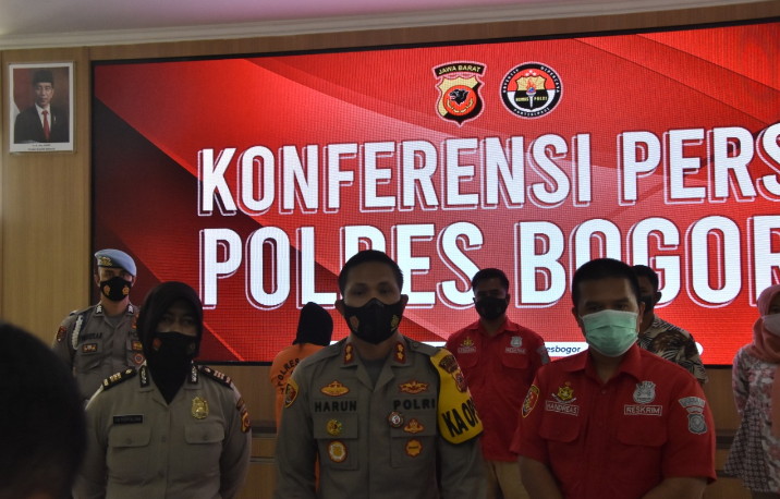 2 (Dua) Orang Pelaku Mucikari Lewat Aplikasi Red Doorz Ditangkap Oleh Satuan Reserse Kriminal Polres Bogor