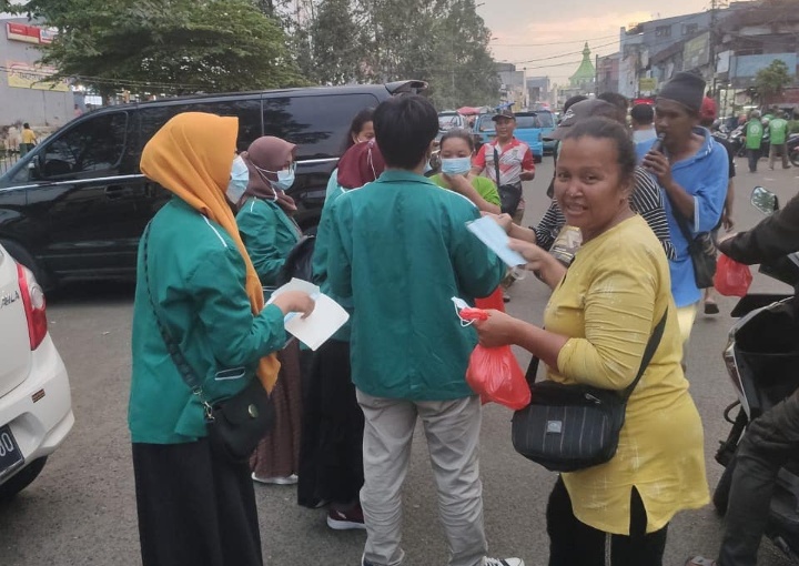 Ramadhan Berkah, Dema STISNU Nusantara Tangerang Gelar Bakti Sosial Berbagi Takjil dan Masker