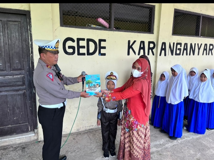 Launching Buku, Sat Lantas Polres Karanganyar Berikan Pendidikan Lalulintas Sejak Usia Dini