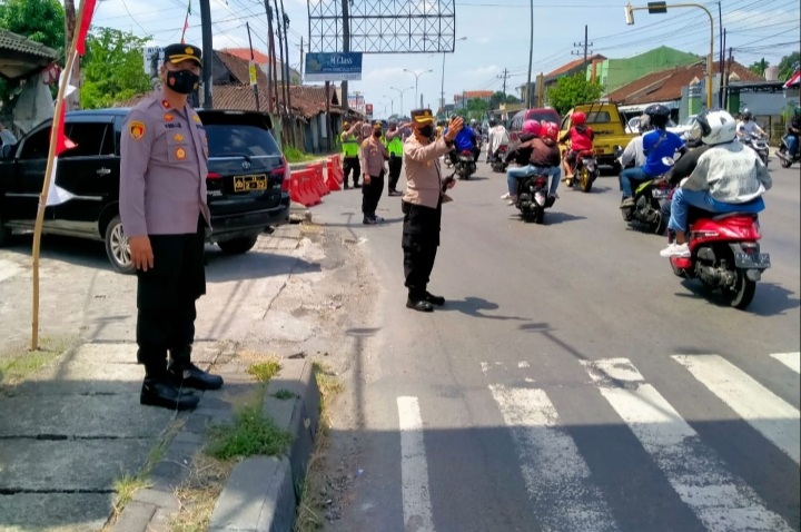 PERSIS Solo Vs PSIS Semarang, Polres Antisipasi Kemacetan Karanganyar Berikan Pengamanan Jalur Suporter