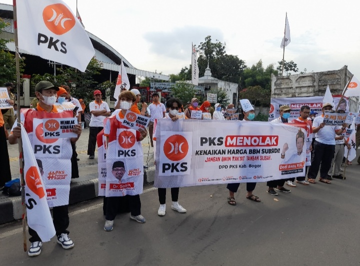 DPD Partai Keadilan Sejahtera (PKS) Kabupaten Bogor Menggelar Orasi Menolak Kenaikan Harga BBM Bersubsidi