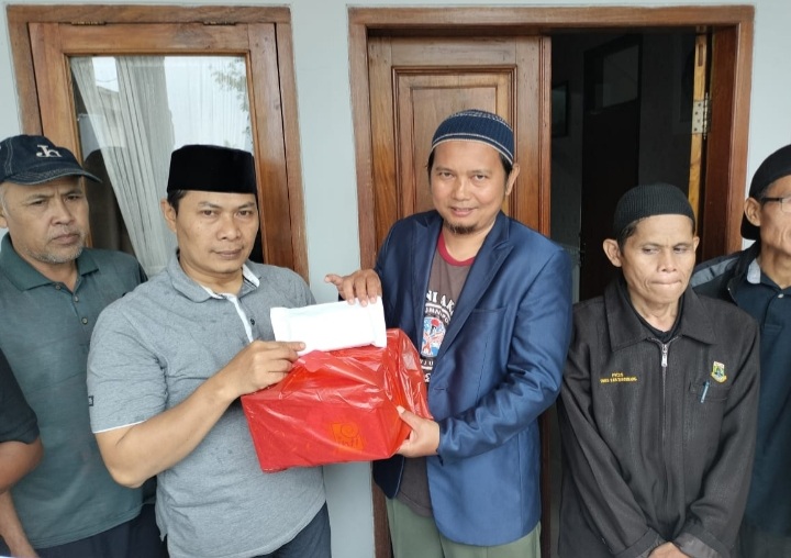 Kehadiran dan Bantuan Donasi dari MKKS dan FK2S SMKS Kabupaten Tangerang Sangat Membantu Warga Terkena Gempa C